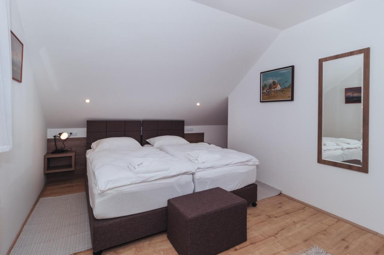 Bed and Breakfast Sobe Kod Baje - Baranjska Kuca Karanac Esterno foto