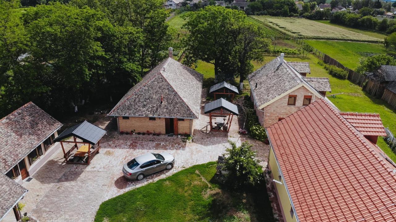Bed and Breakfast Sobe Kod Baje - Baranjska Kuca Karanac Esterno foto