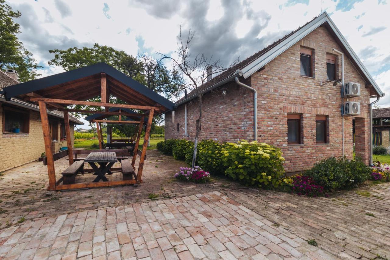 Bed and Breakfast Sobe Kod Baje - Baranjska Kuca Karanac Esterno foto
