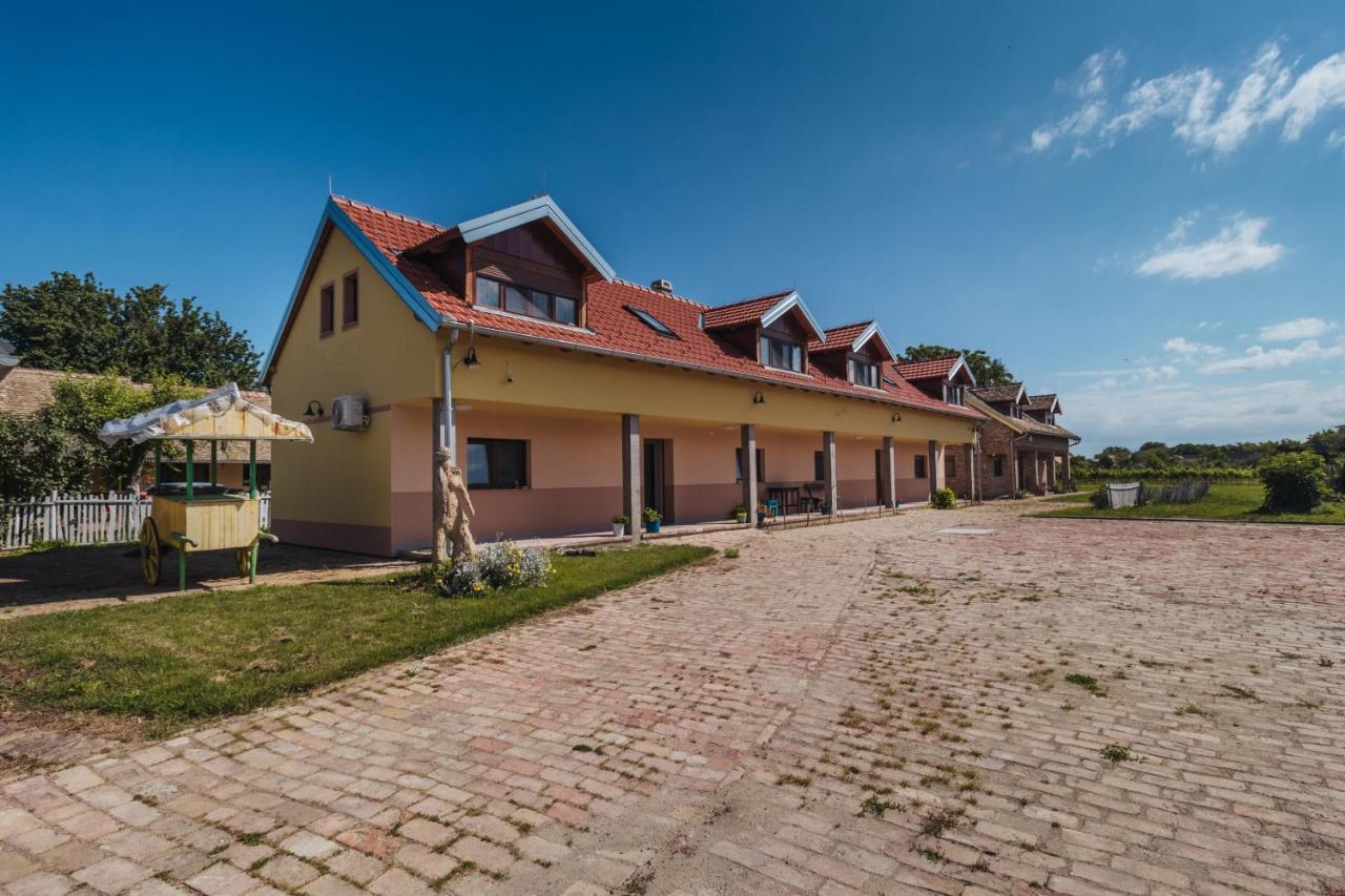 Bed and Breakfast Sobe Kod Baje - Baranjska Kuca Karanac Esterno foto