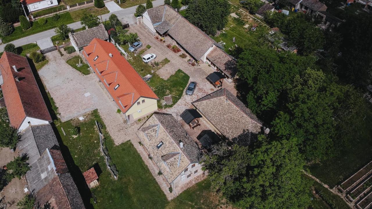 Bed and Breakfast Sobe Kod Baje - Baranjska Kuca Karanac Esterno foto