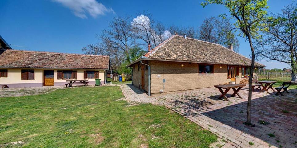Bed and Breakfast Sobe Kod Baje - Baranjska Kuca Karanac Esterno foto